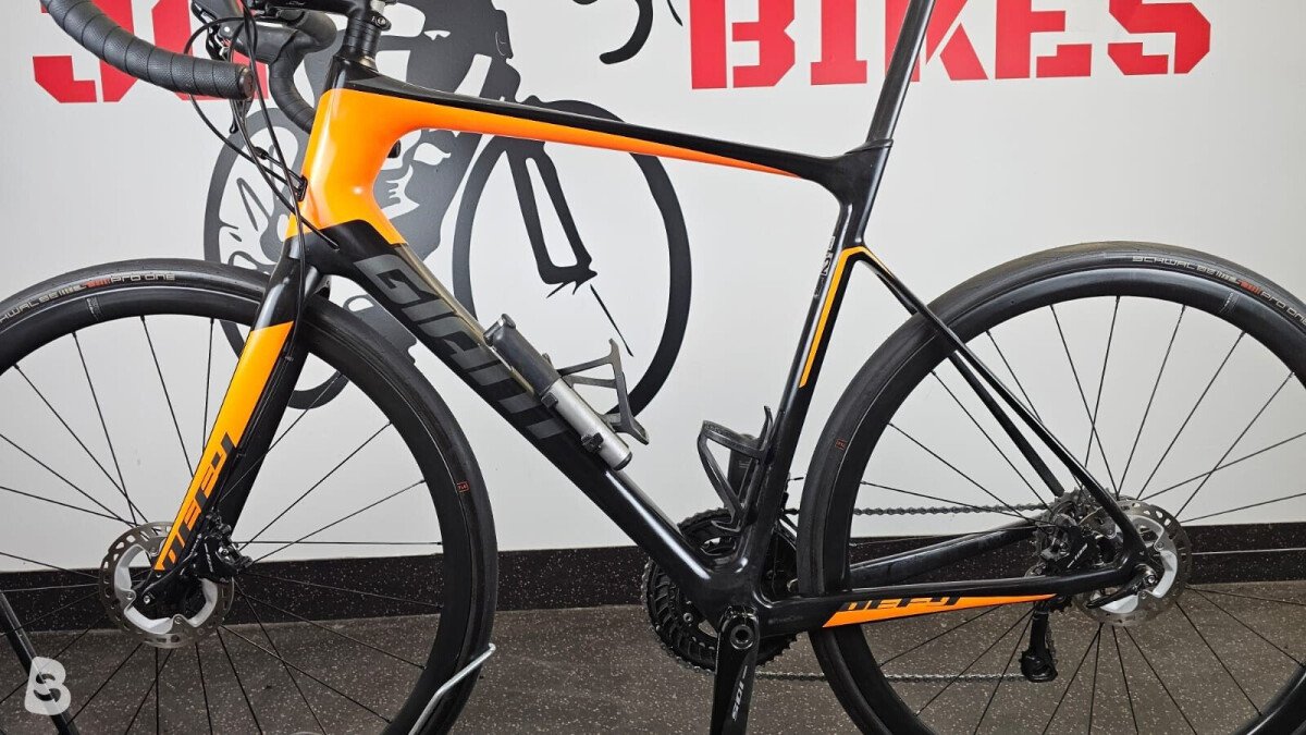 Giant Defy advanced 2 disc + carbon wheels 2019