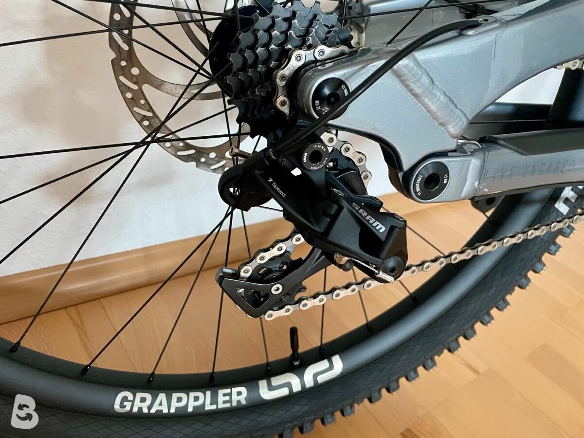 YT Industries Tues Uncaged 11 Custom Carbon LR