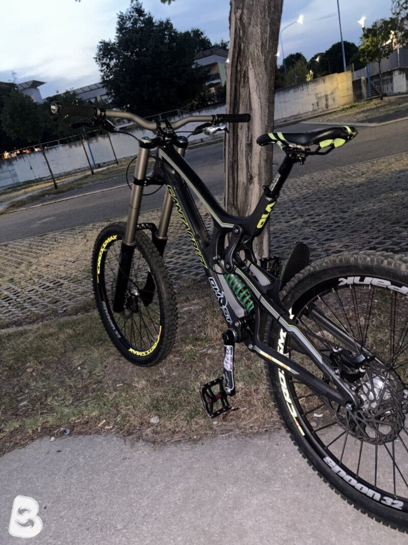 Santa Cruz V10 Carbon 2012