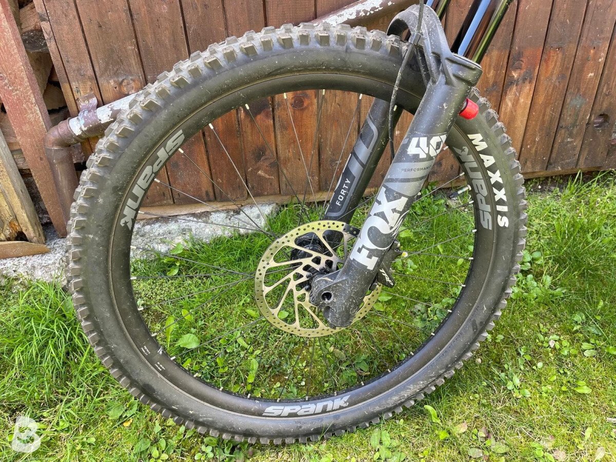 Commencal FURIOUS ESSENTIAL 2024
