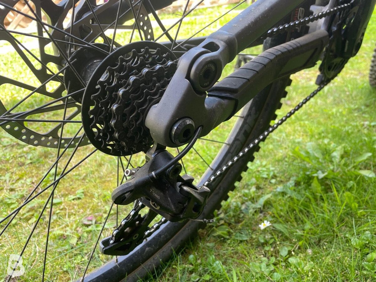 Commencal FURIOUS ESSENTIAL 2024