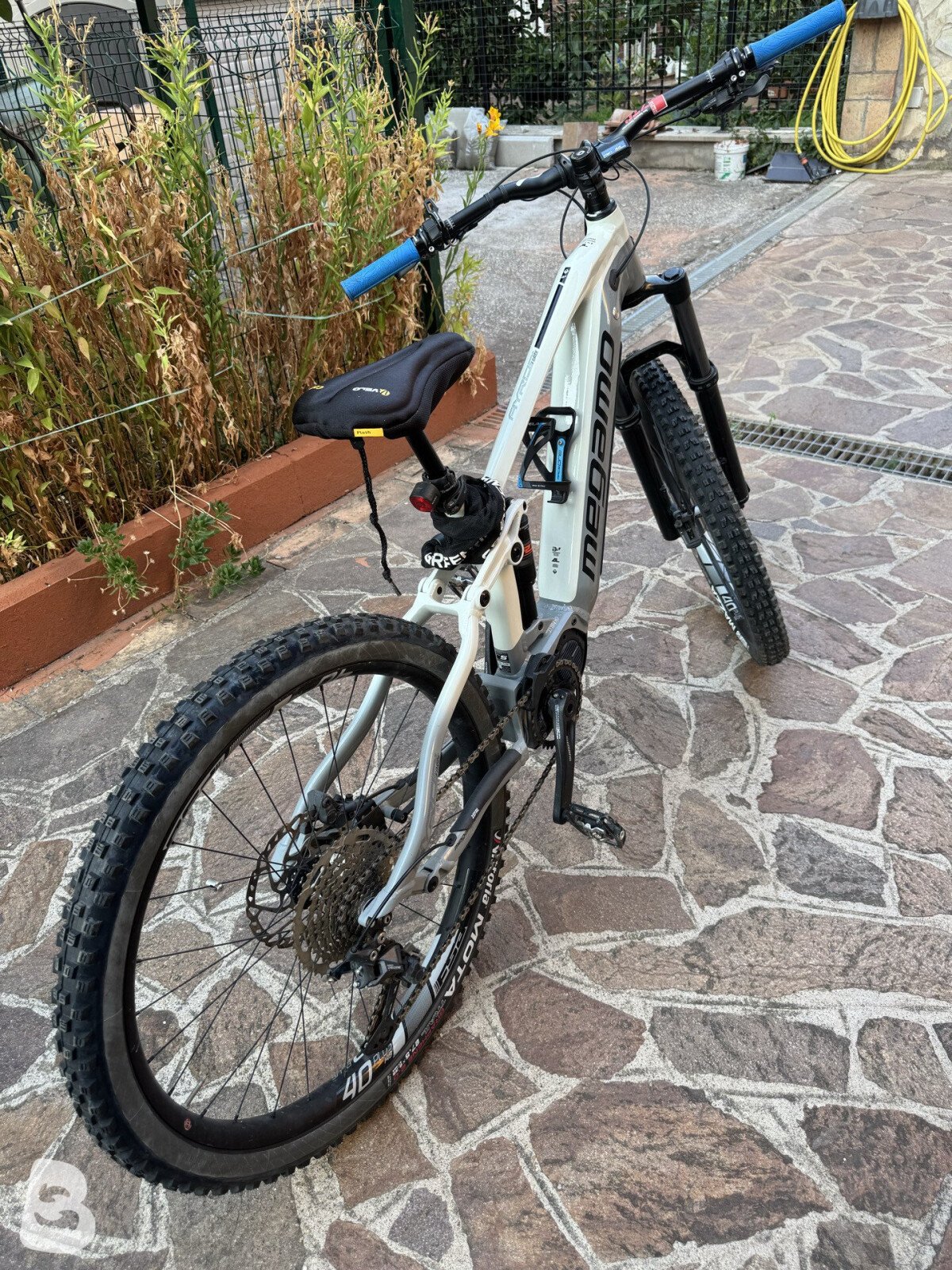 Megamo AYRON FORCE 40 2024