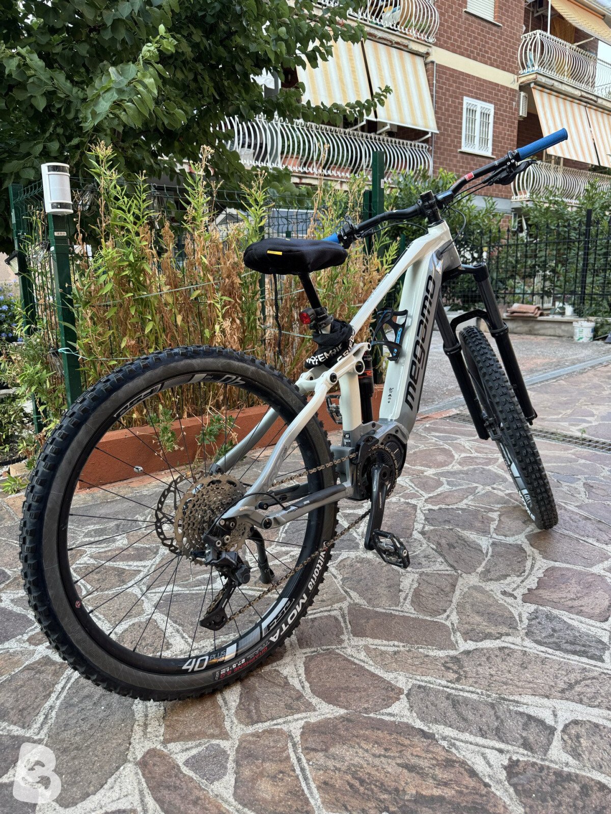 Megamo AYRON FORCE 40 2024