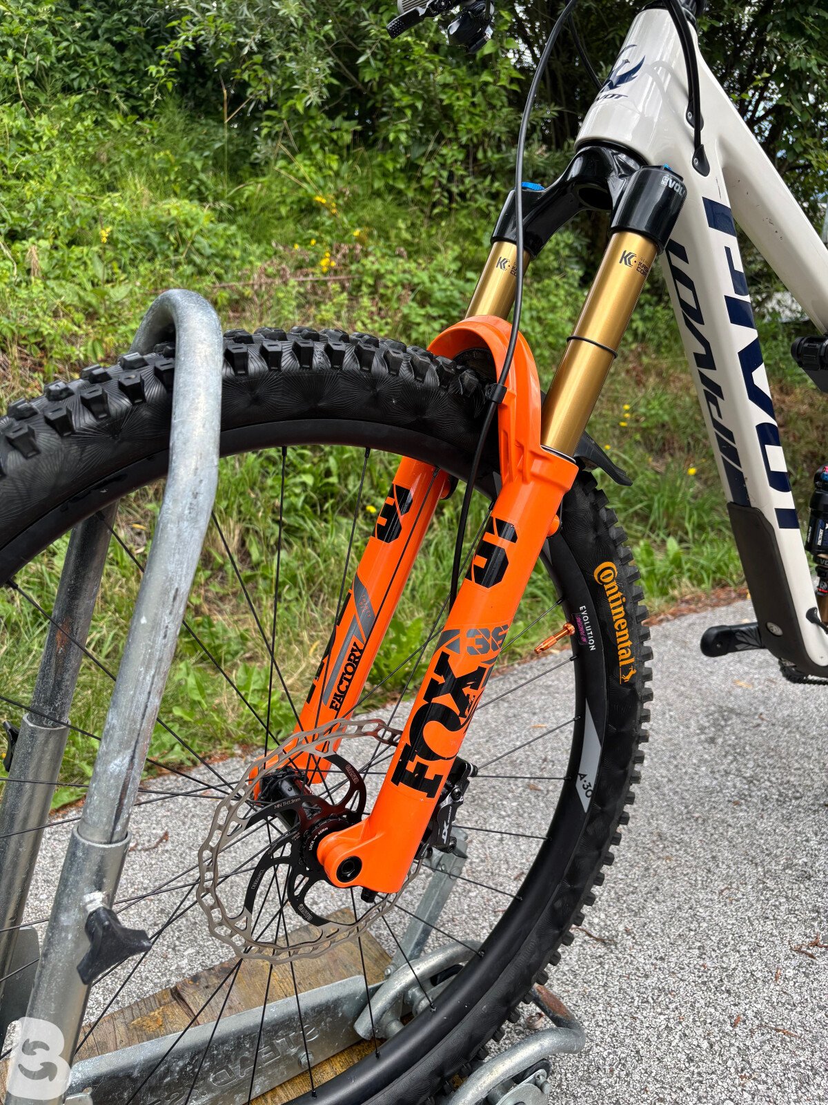 Pivot Switchblade Race X01 2021