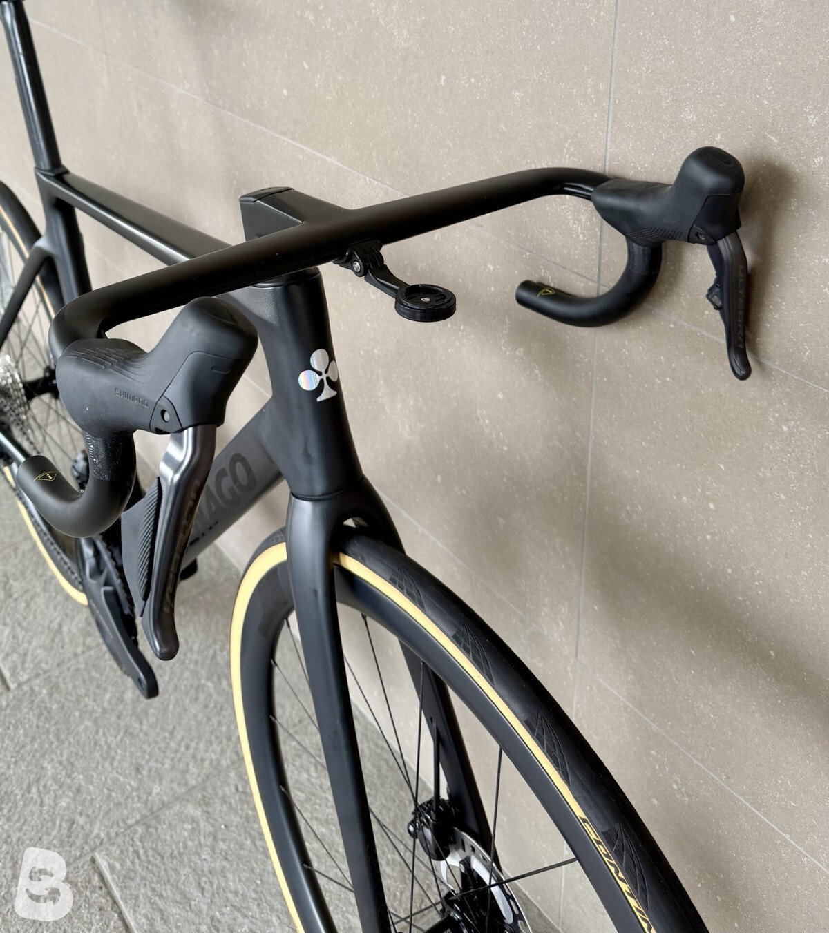 Colnago V4Rs Disc Ultegra Di2 8100 w/Fulcrum Racing Wind 400 Wheels 2023