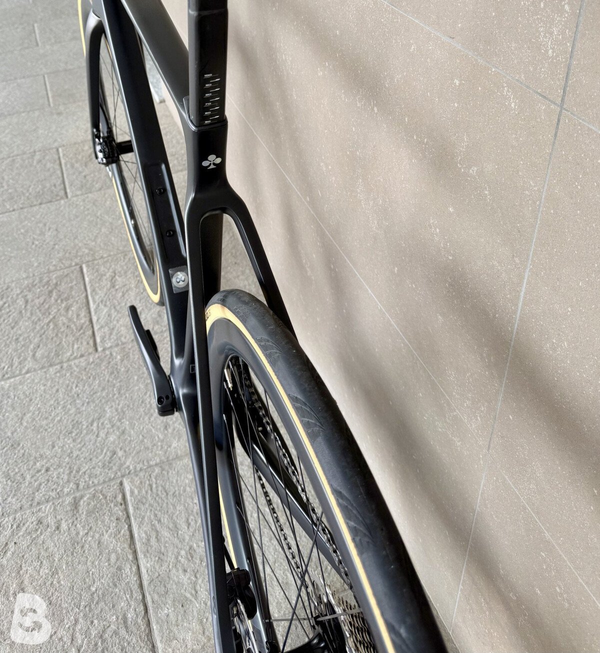 Colnago V4Rs Disc Ultegra Di2 8100 w/Fulcrum Racing Wind 400 Wheels 2023