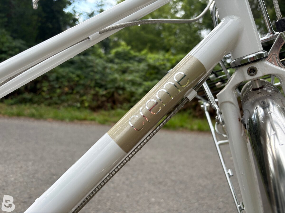 Creme Caferacer Lady Solo 2026