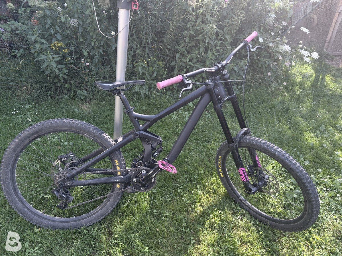 Commencal VIP SUPREME DH V3 650B ROCKSHOX 2015