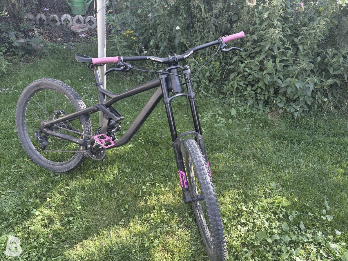 Commencal VIP SUPREME DH V3 650B ROCKSHOX 2015