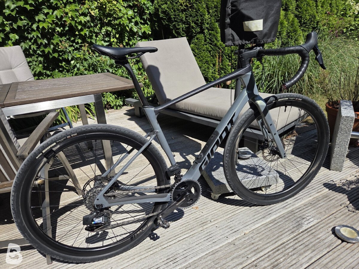 Giant Revolt Advanced Pro 2025