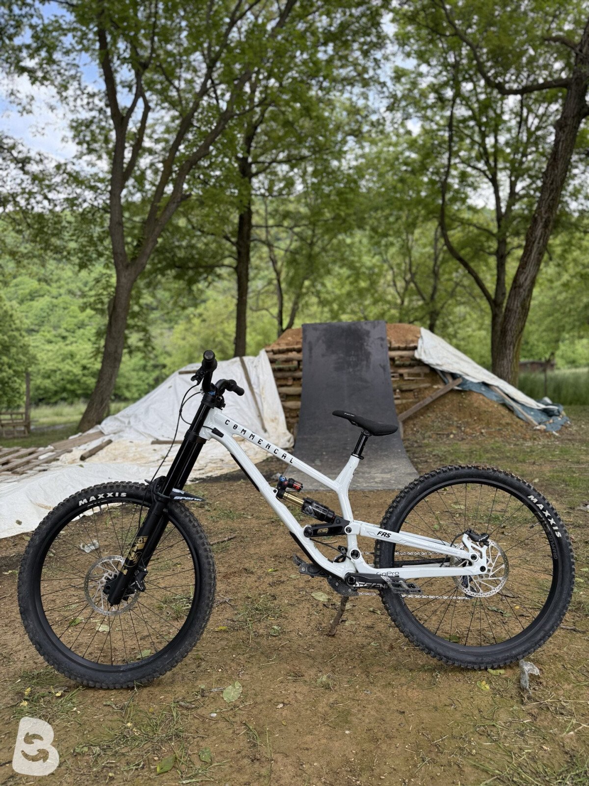 Commencal Furious Essential 2025