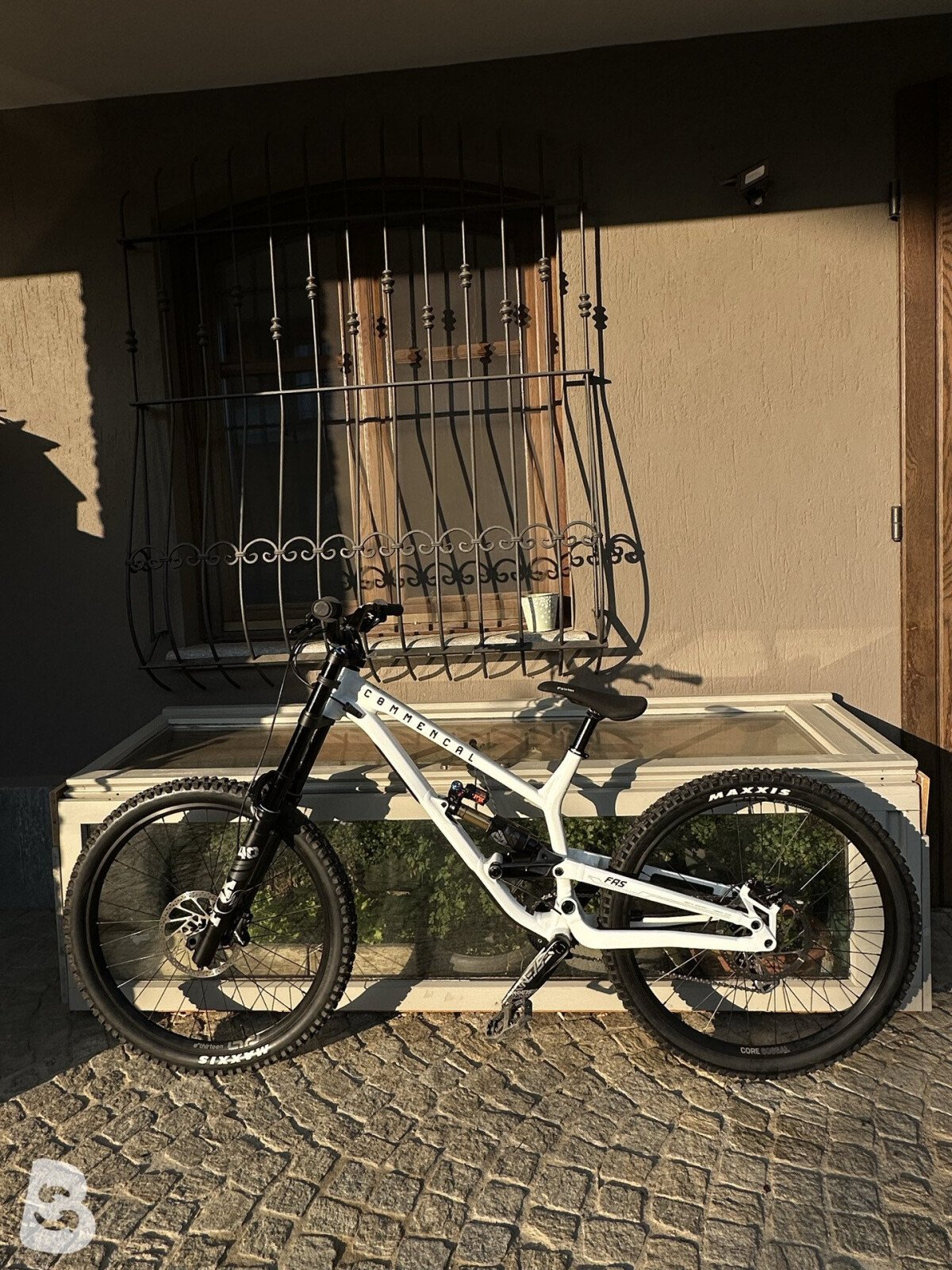 Commencal Furious Essential 2025