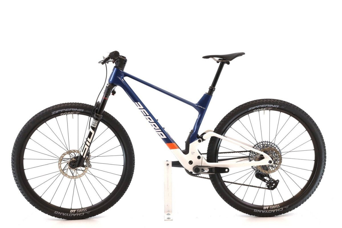 Berria Mako Pro X0 AXS Flight Attendant 2024