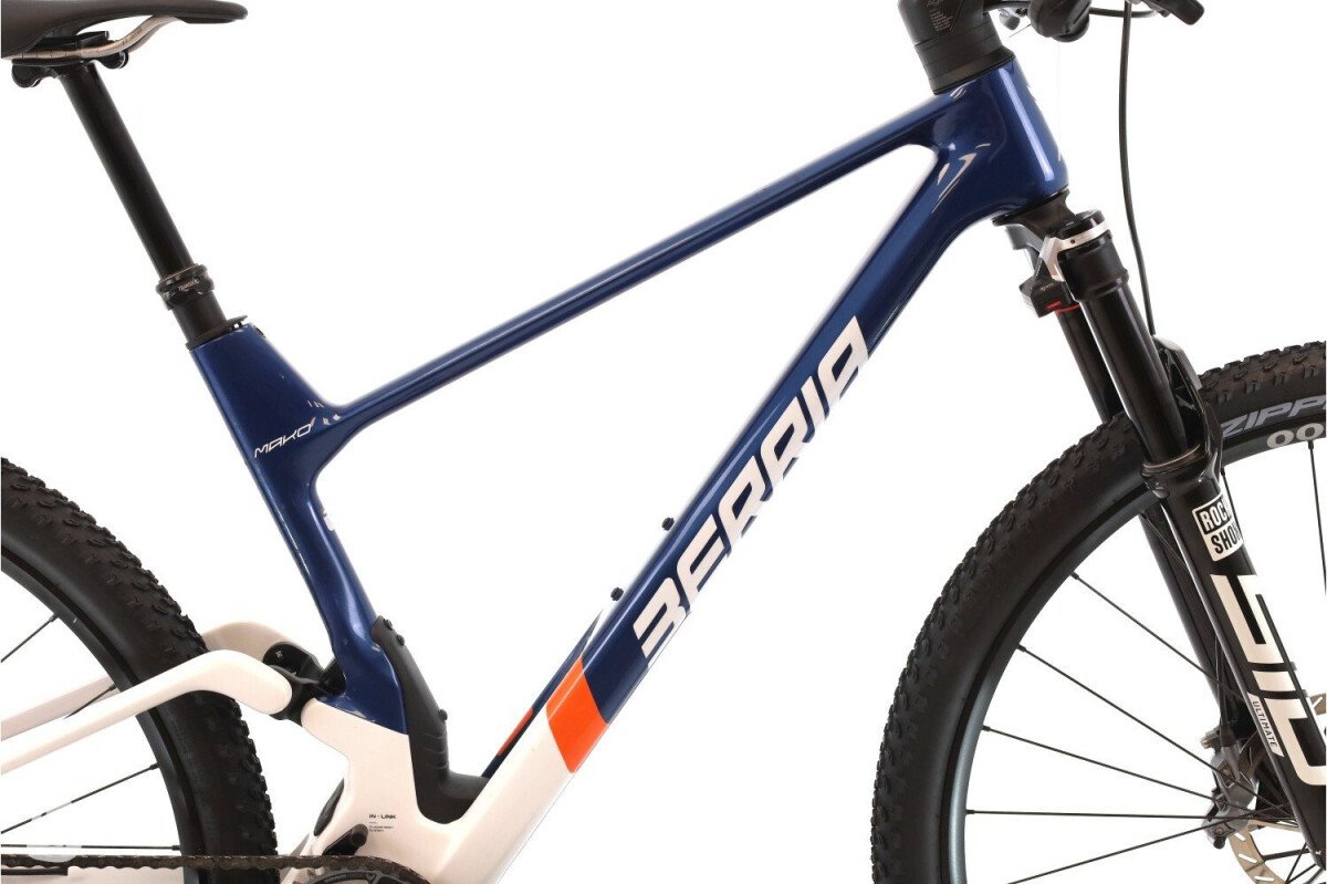Berria Mako Pro X0 AXS Flight Attendant 2024