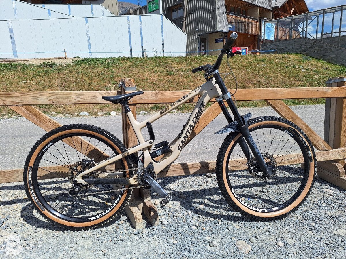 Santa Cruz Nomad V4 2020