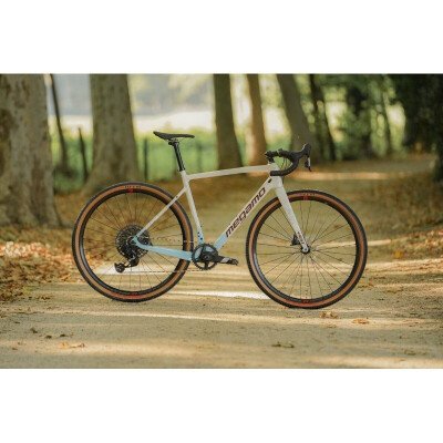 Megamo WEST 17 2025