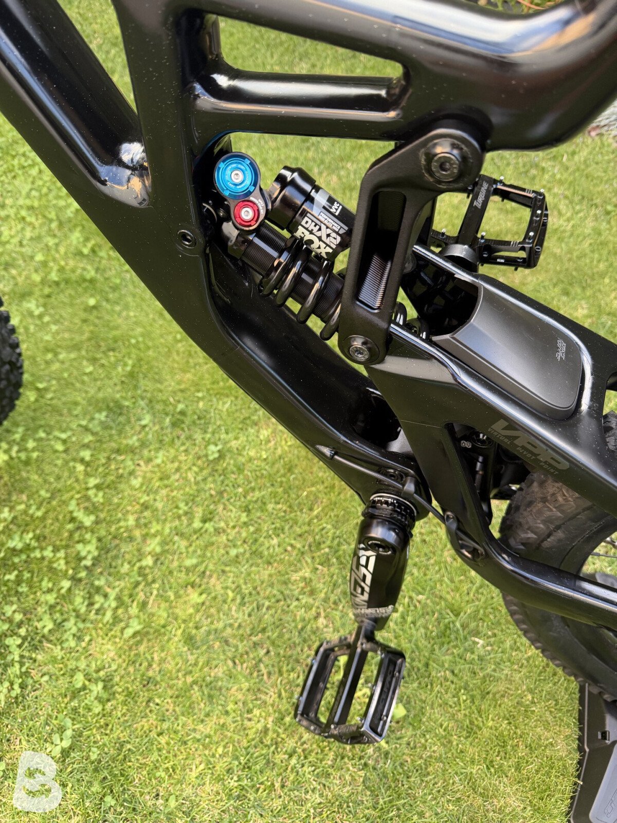 Santa Cruz V10 2025