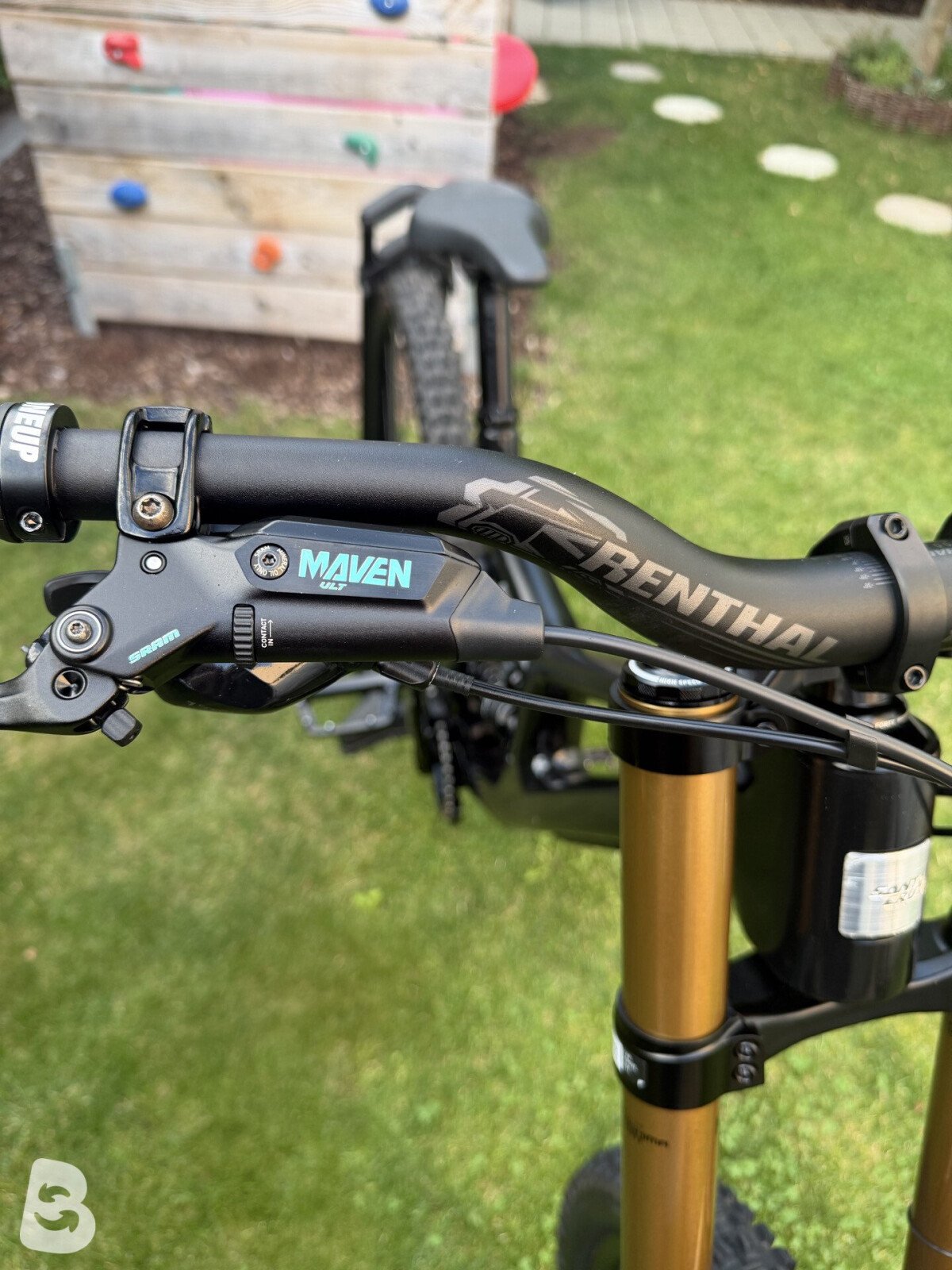 Santa Cruz V10 2025