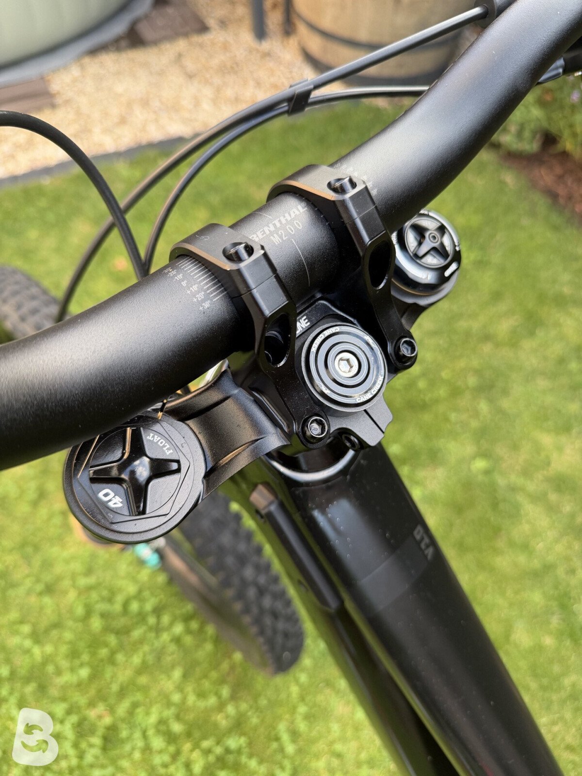 Santa Cruz V10 2025