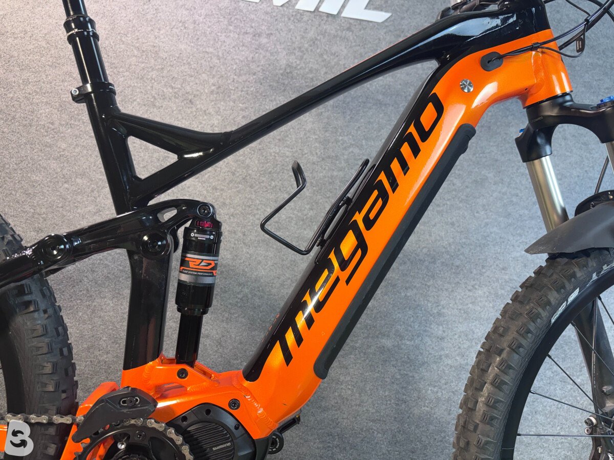 Megamo AYRON FORCE 40 EP6 2023