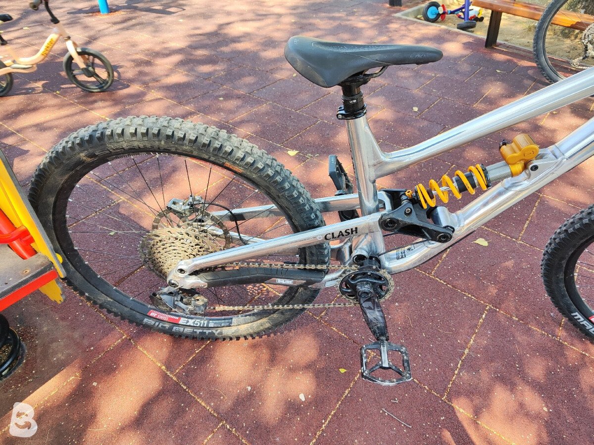 Commencal Clash 2024