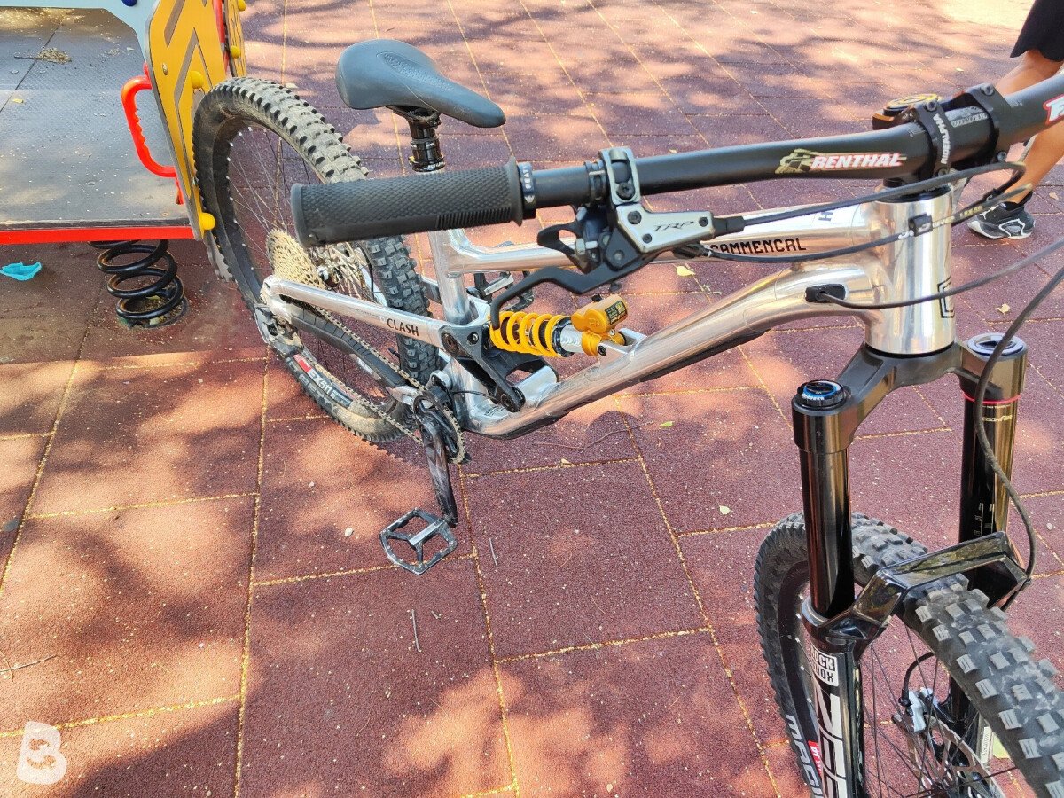 Commencal Clash 2024