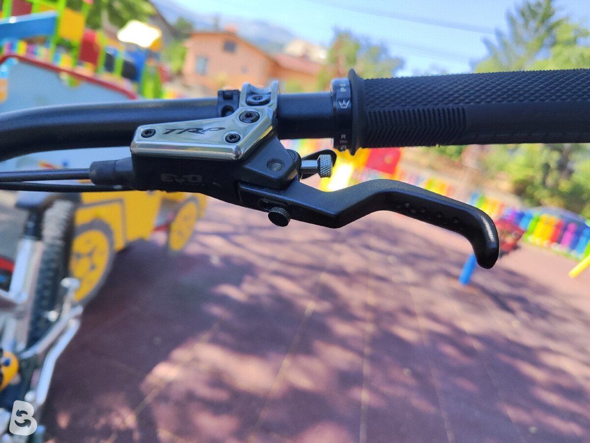 Commencal Clash 2024