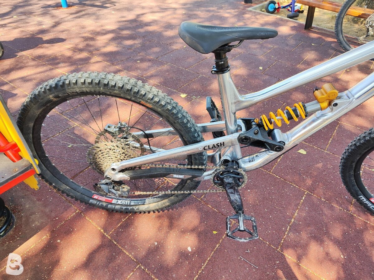 Commencal Clash 2024