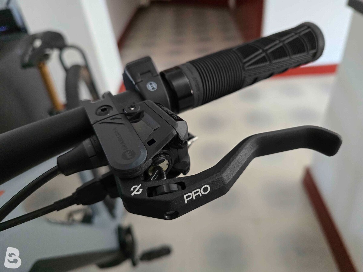 Cube Reaction Hybrid RACE 800 2026