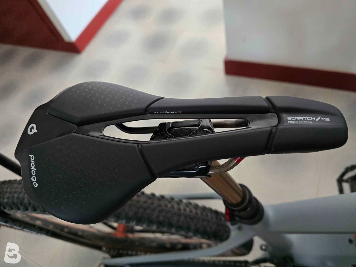 Cube Reaction Hybrid RACE 800 2026
