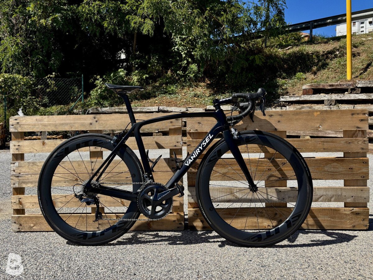 Van Rysel Ultra CF Ultegra Carbon Road Bike 2022