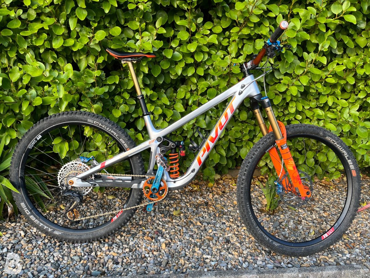 Pivot Firebird 2023