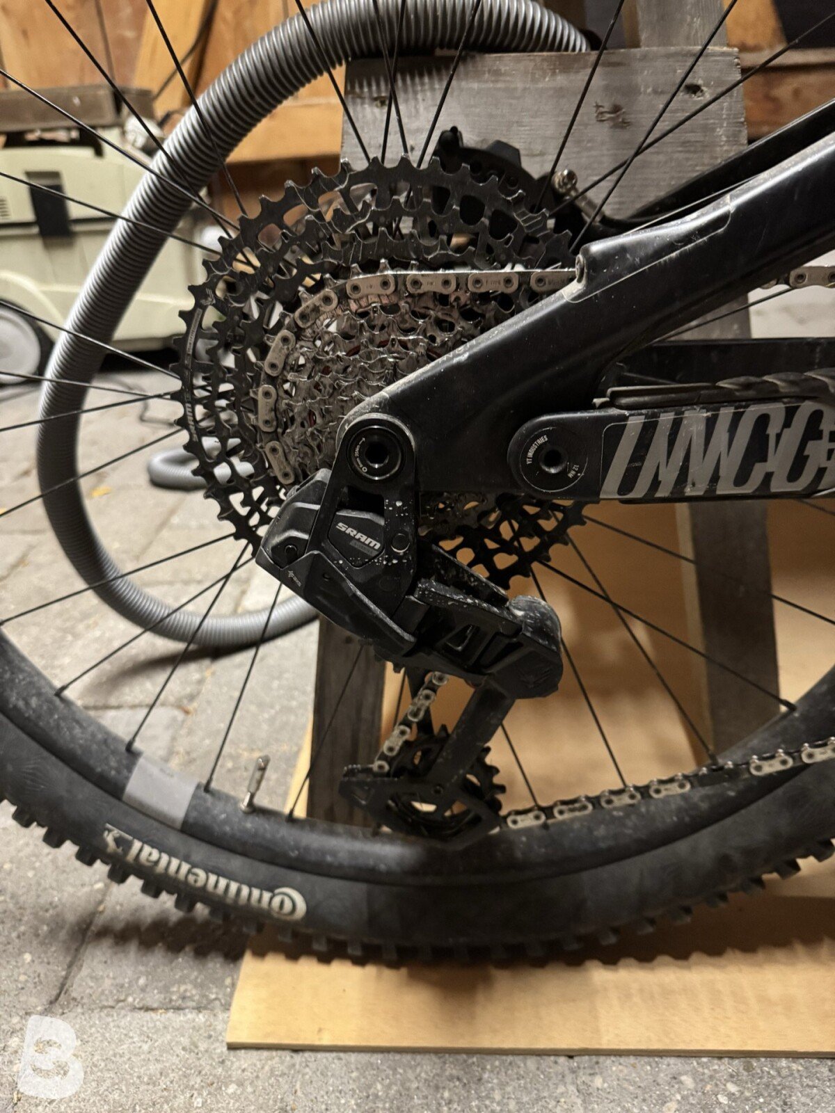 YT Industries decoy 2025