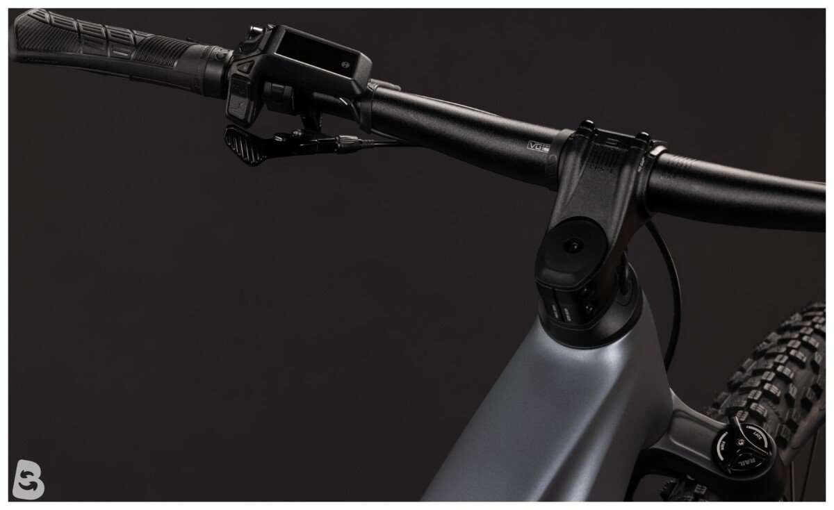 Cube Reaction Hybrid Race 800 slabgrey´n´chrome 2027