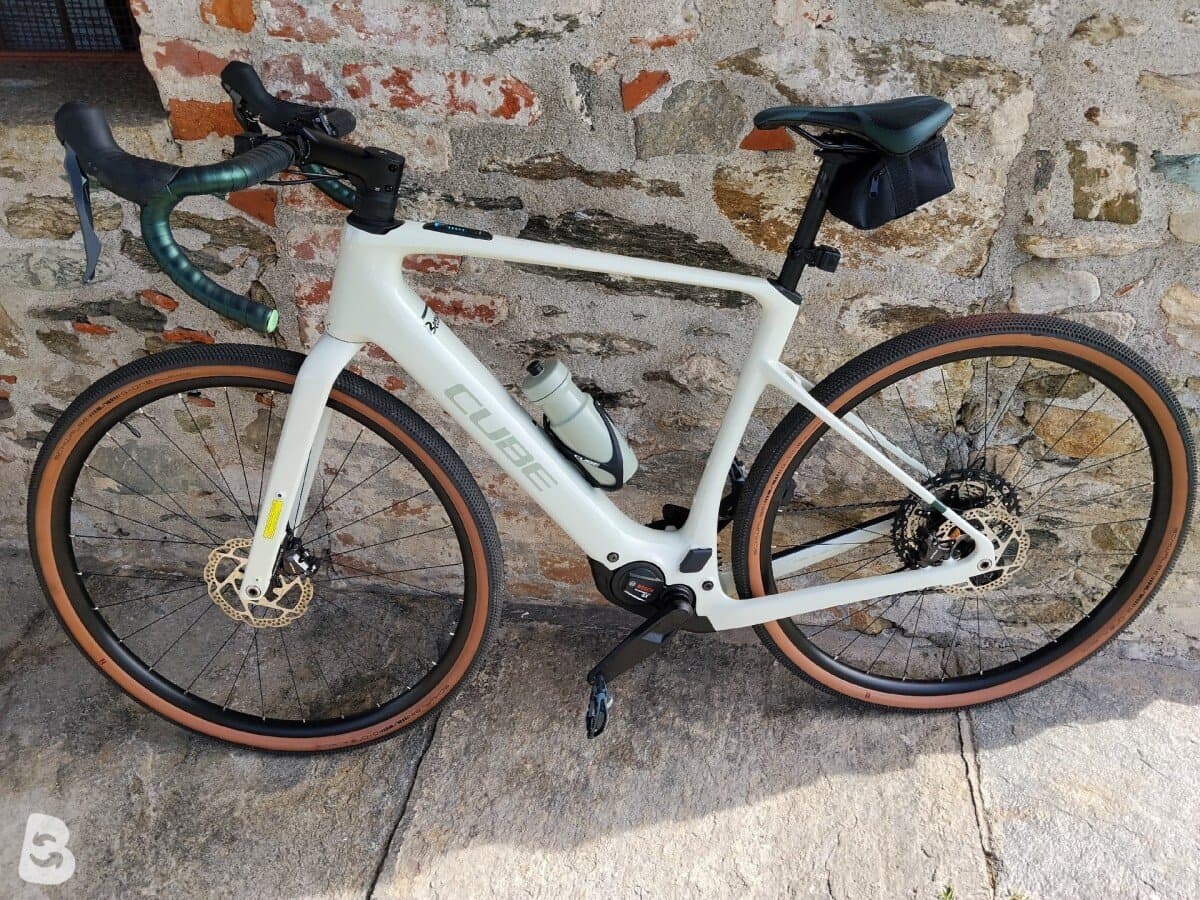 Cube Nuroad Hybrid C:62 Race 400x 2025