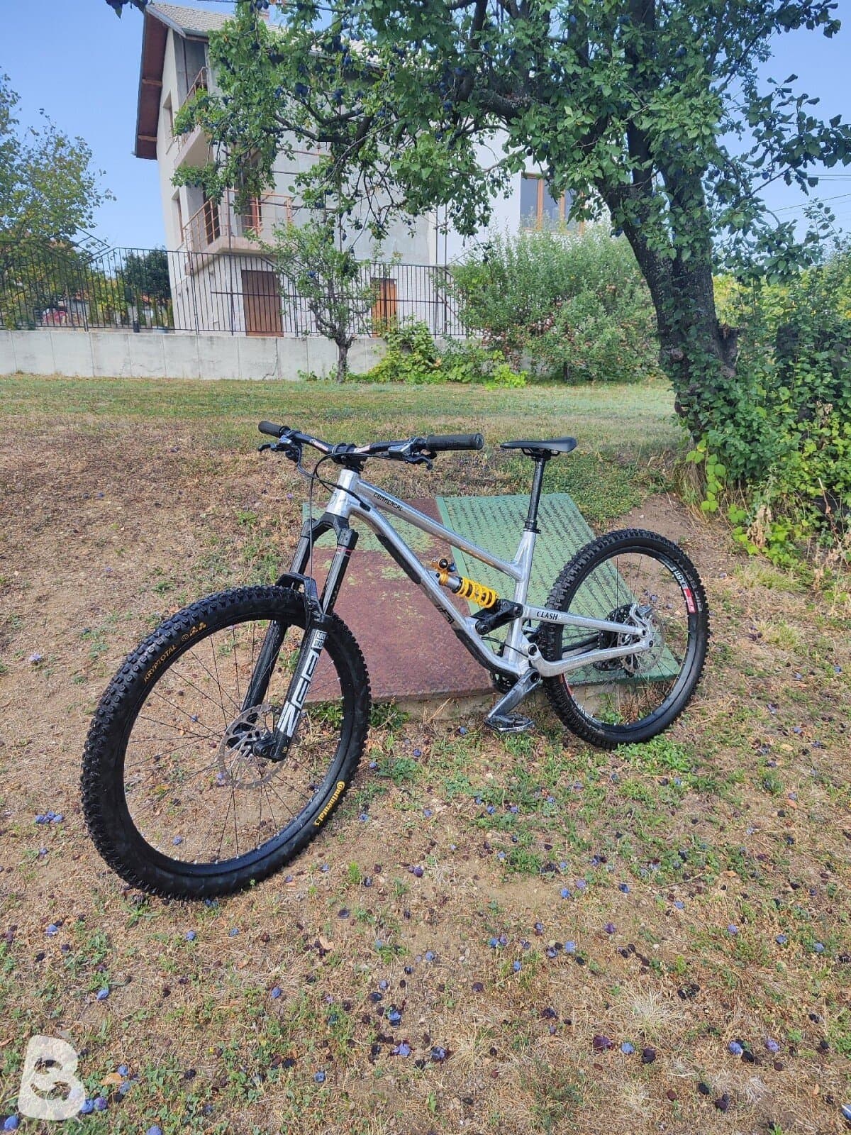 Commencal Clash Öhlins Edition 2024