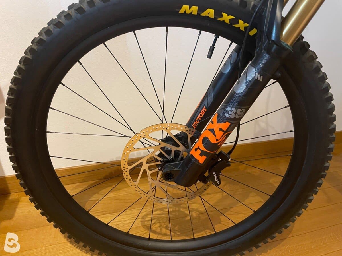 Specialized Stuntjamper 15 Fox coil alloy 2025