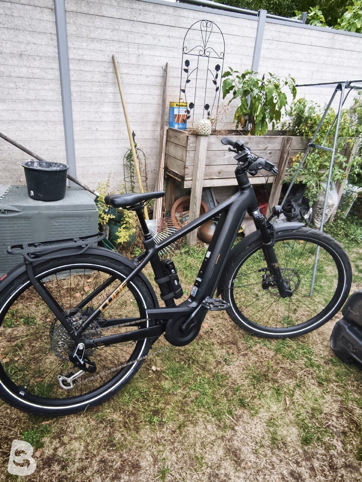 Cube Kathmandu Hybrid SLT 800 2025