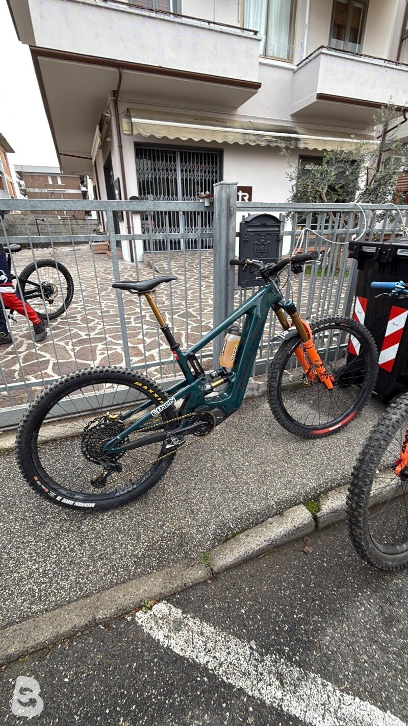 Santa Cruz BULLIT R / Carbon CC 2023