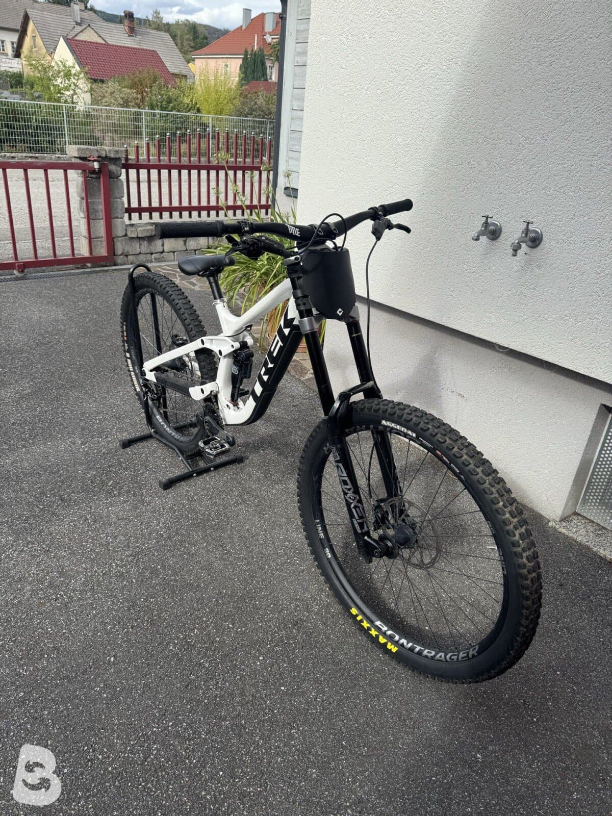 Trek Session 9 X01 2023