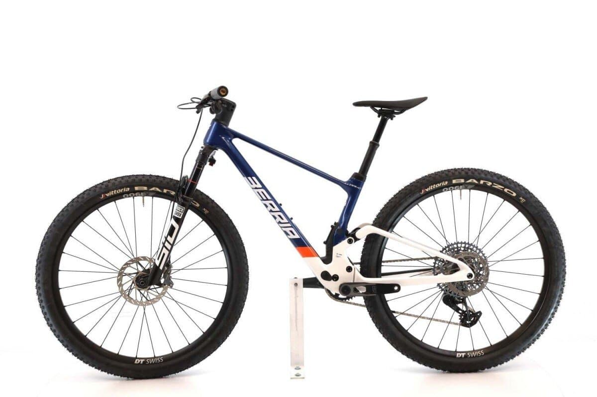 Berria Mako Pro X0 AXS Flight Attendant 2022