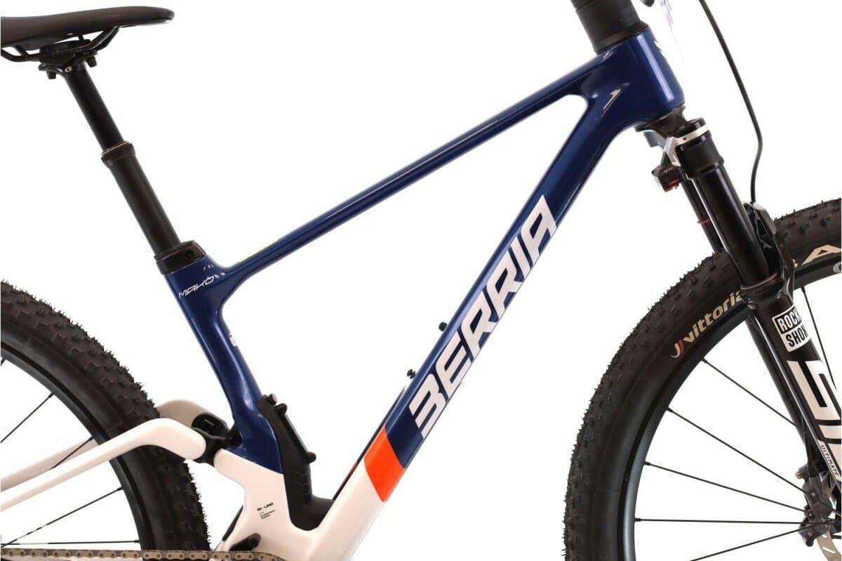 Berria Mako Pro X0 AXS Flight Attendant 2022