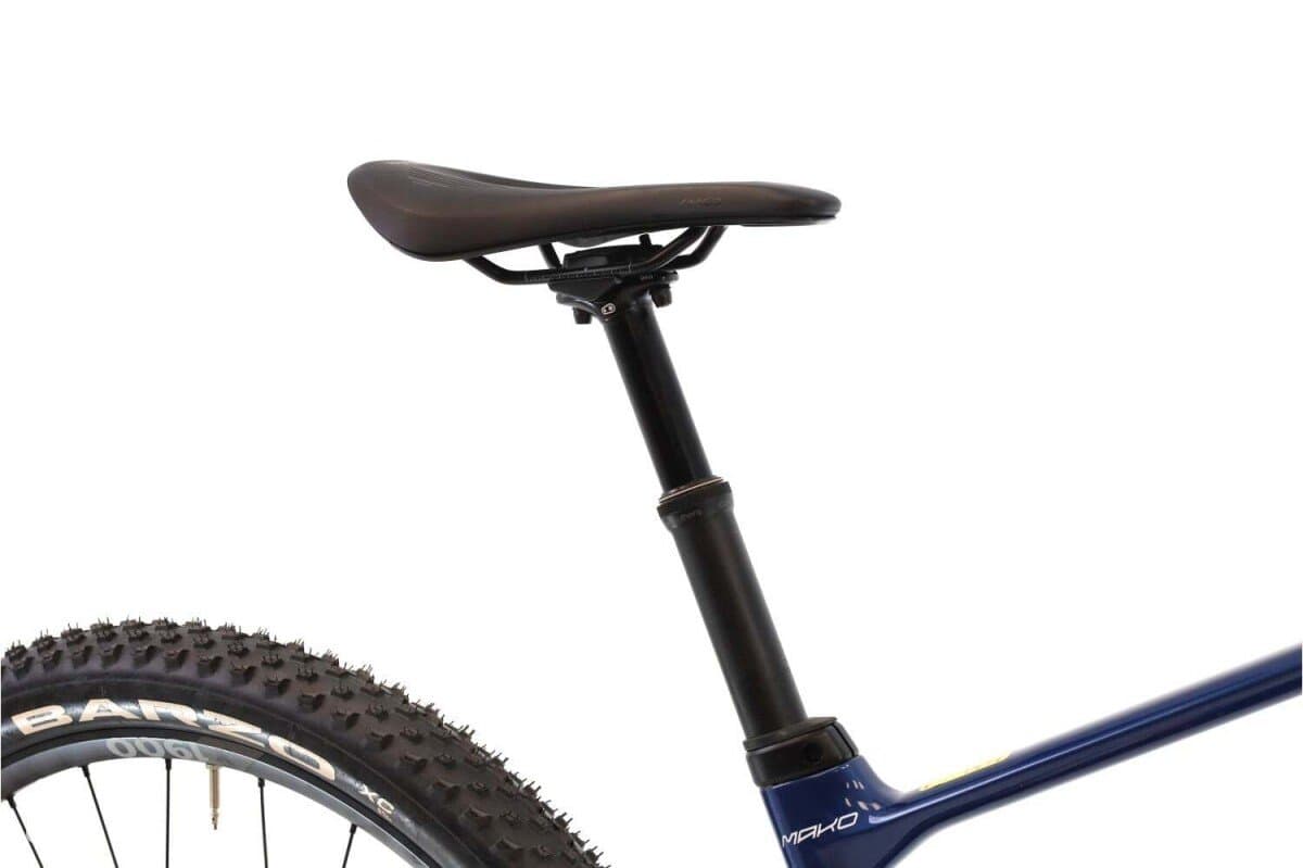 Berria Mako Pro X0 AXS Flight Attendant 2022
