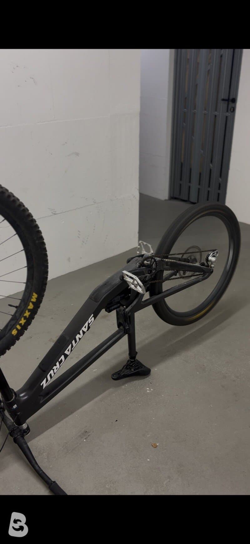 Santa Cruz NOMAD R / Carbon C 2023