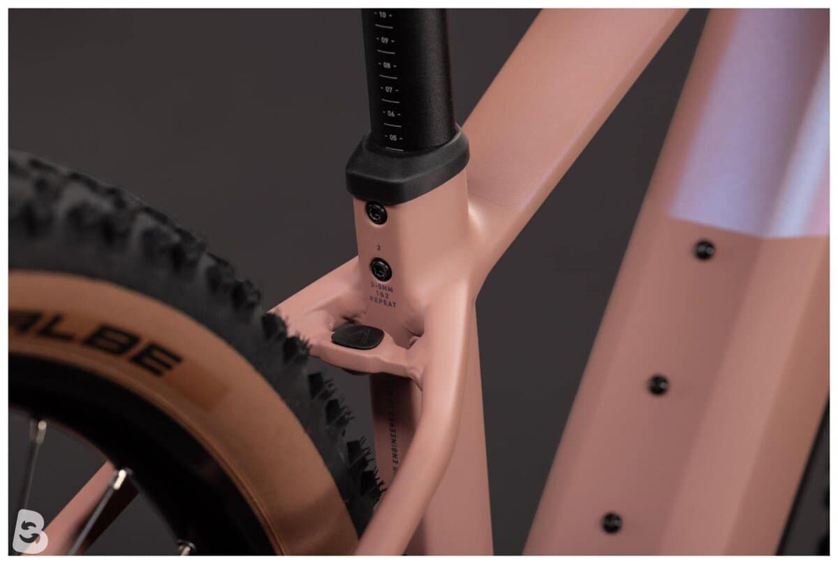 Cube Reaction Hybrid Performance 720 ruby´n´black 2027
