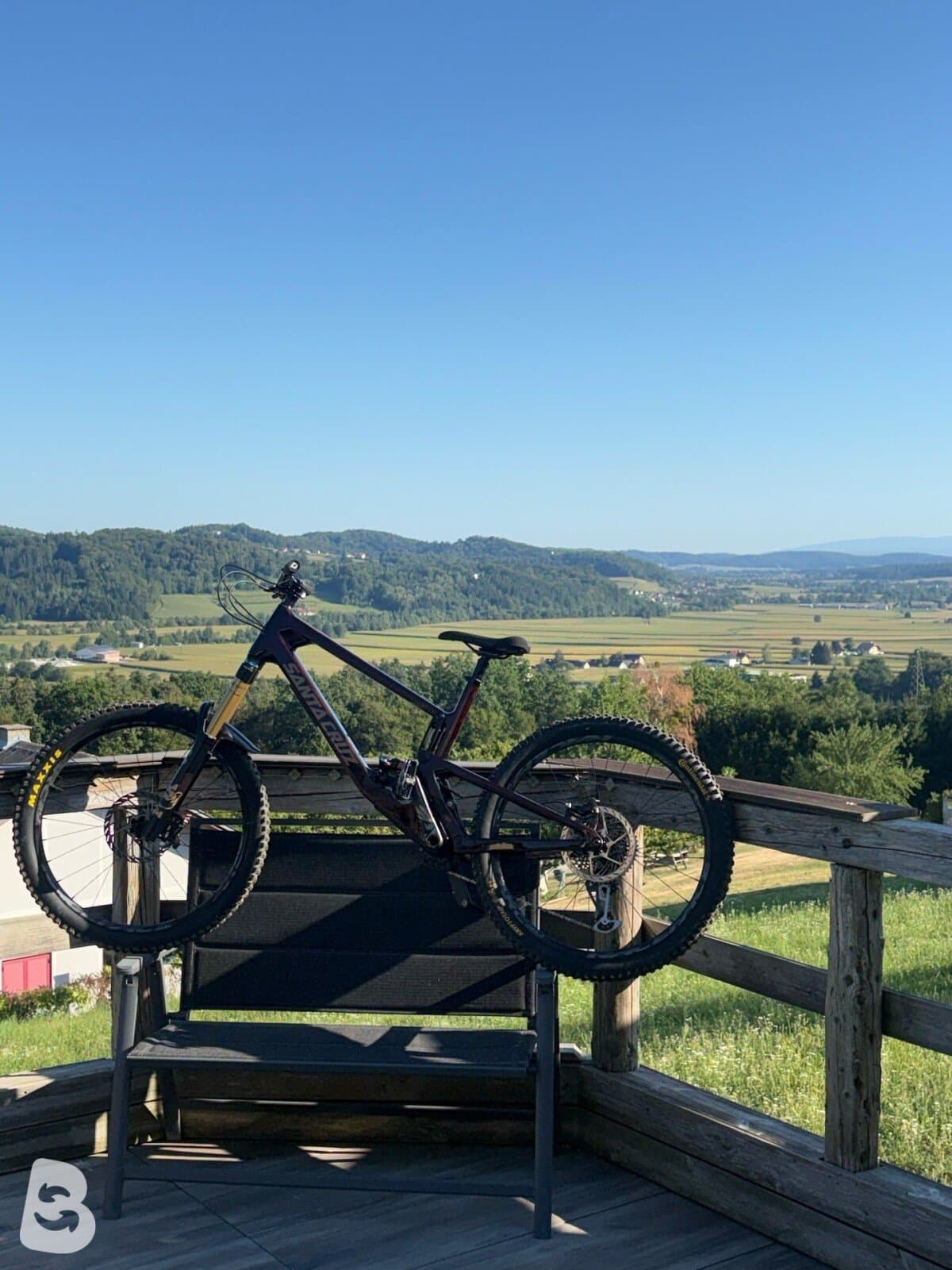 Santa Cruz Nomad Carbon 2022