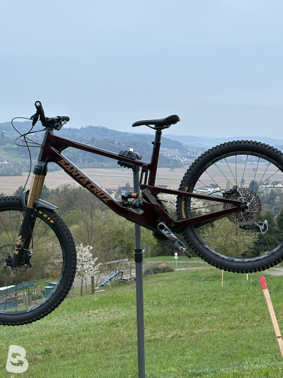 Santa Cruz Nomad Carbon 2022