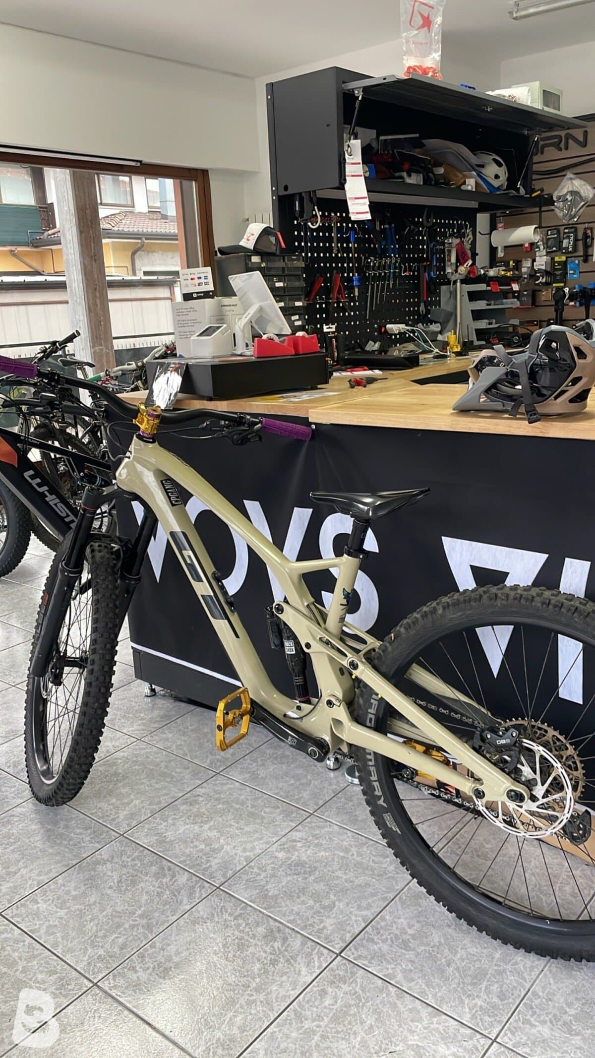 GT Force Carbon Elite 2022