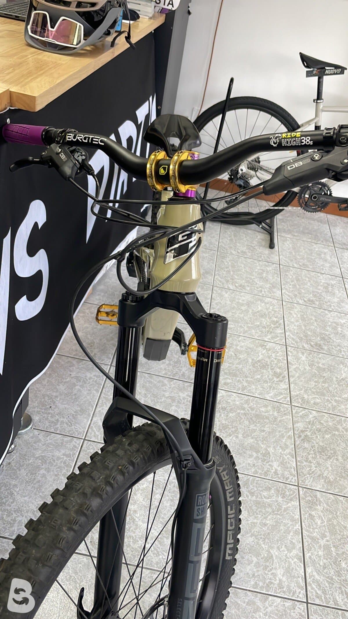 GT Force Carbon Elite 2022