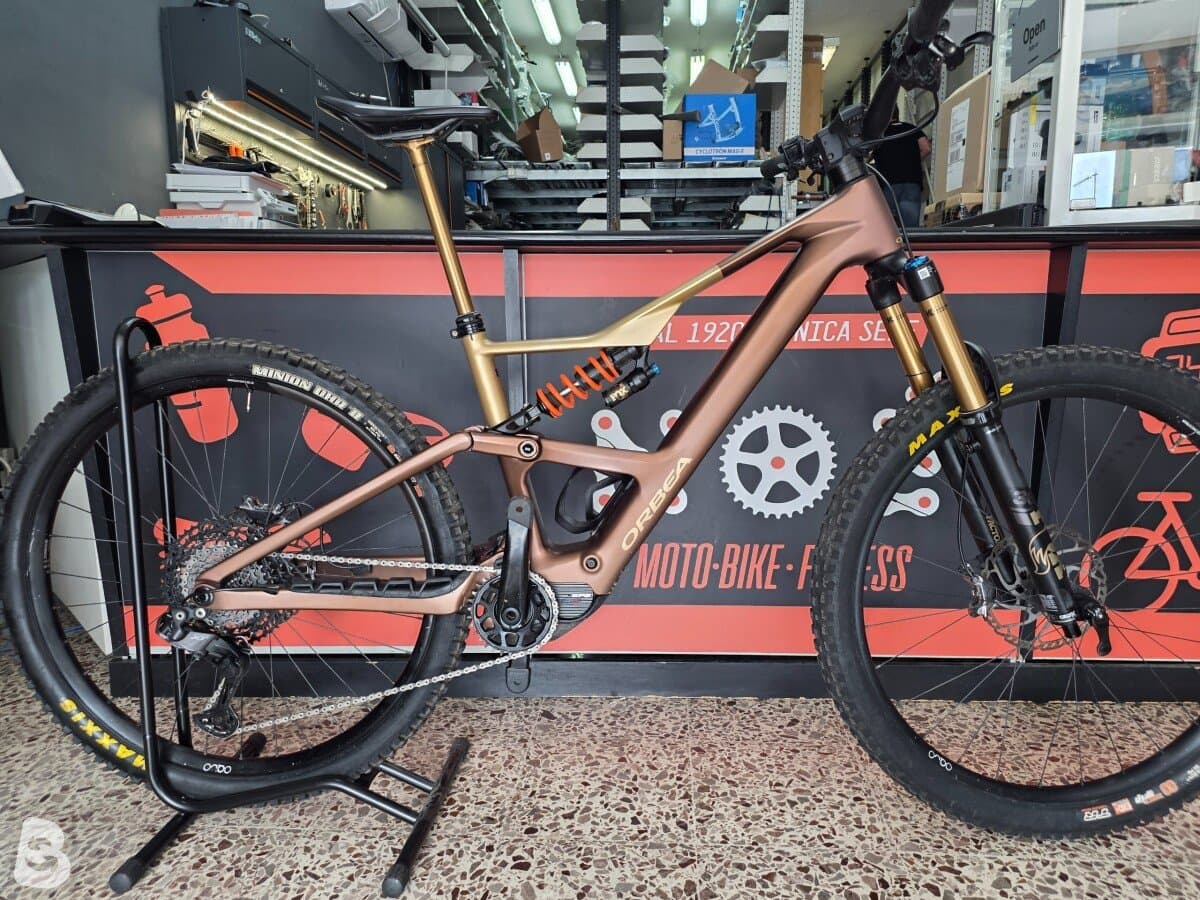 Orbea Rise LT ltd Carbon Top di Gamma Kashiama -XTR 2025